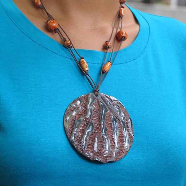 Wooden_Beads_Necklace_For_Women_With_Natural_Round_Shaped_Sea_Shell_Pendant_At_Jewel_Shapes